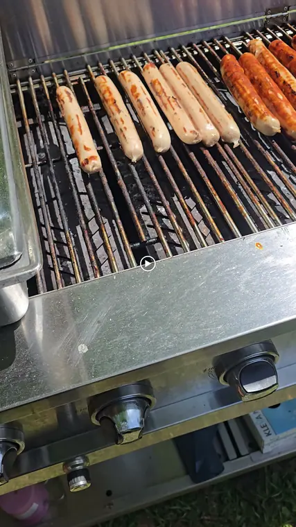 Bratwürste auf dem Grill