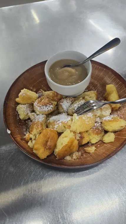 Kaiserschmarrn mit Apfelmus