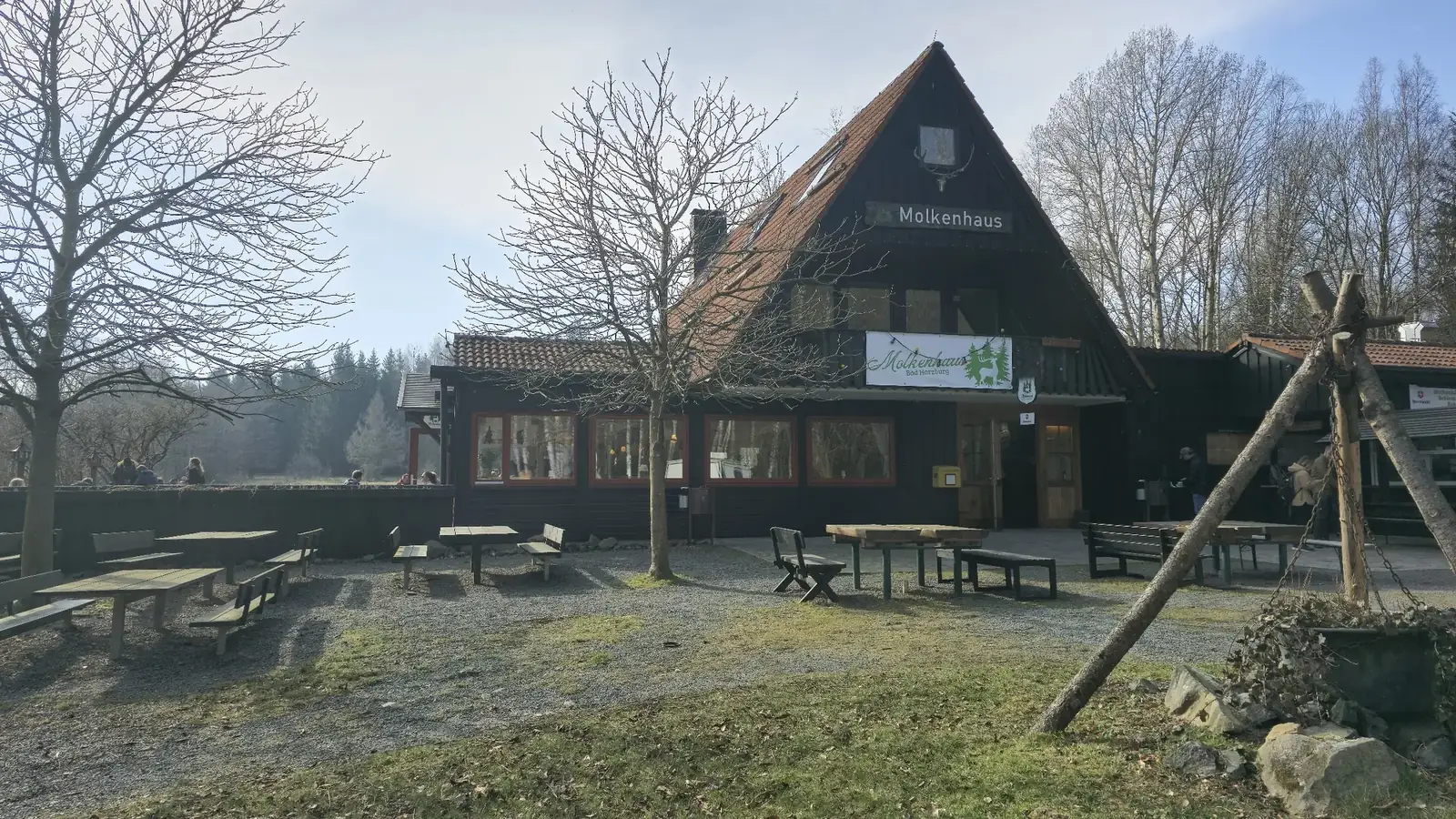 Das Molkenhaus auf der Waldlichtung am Hasselteich