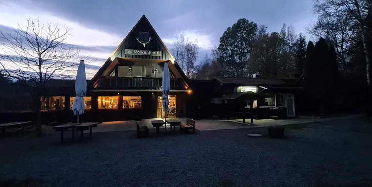 Das Molkenhaus bei Nacht