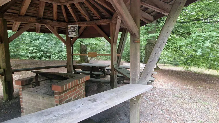 Grillhütte im Wald am Molkenhaus