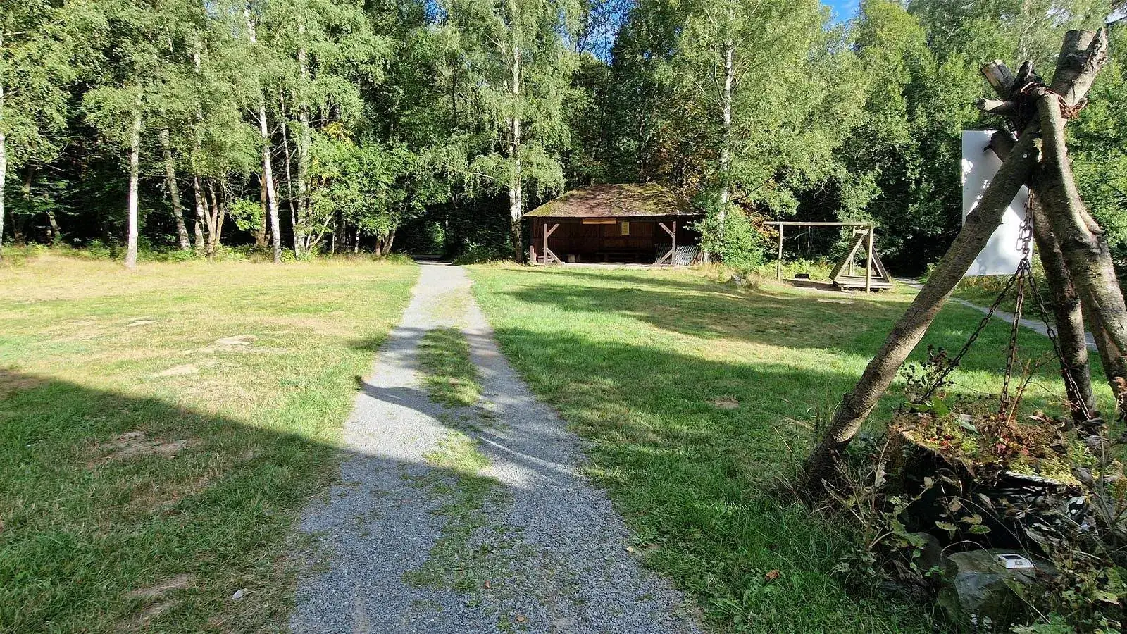 Wanderweg zum Molkenhaus im Abendlicht