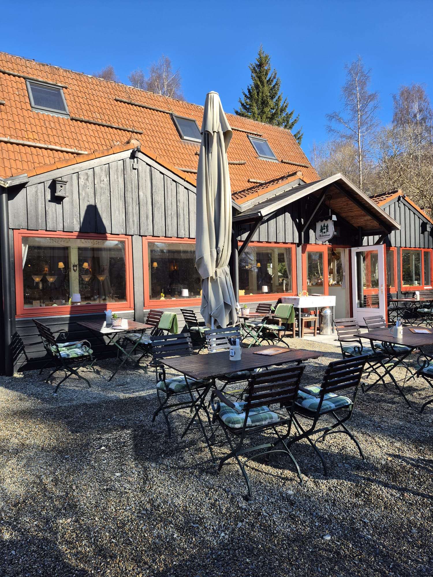 Sonnige Terrasse des Molkenhauses Bad Harzburg mitten im Harz